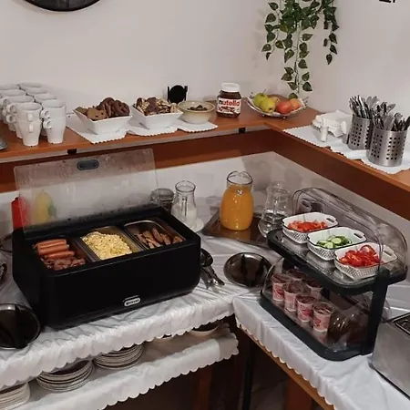 雅尔卡膳食旅馆 2*