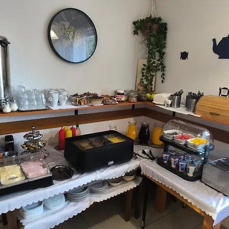 雅尔卡膳食旅馆 招待所 2*